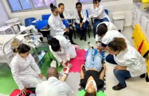 Curso para formar técnicos de enfermagem tem 35 bolsas gratuitas em Salvador; veja como se inscrever