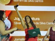 Motorista que incentiva leitura em ônibus vence 1º Prêmio Melhores da Educação de Feira