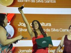 Motorista que incentiva leitura em ônibus vence 1º Prêmio Melhores da Educação de Feira