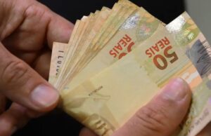 Aposentados e pensionistas do INSS terão o 13° salário antecipado para os meses de abril e maio