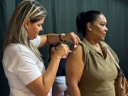 Saúde aplica 873 doses da vacina contra a gripe durante ação no Shopping Avenida